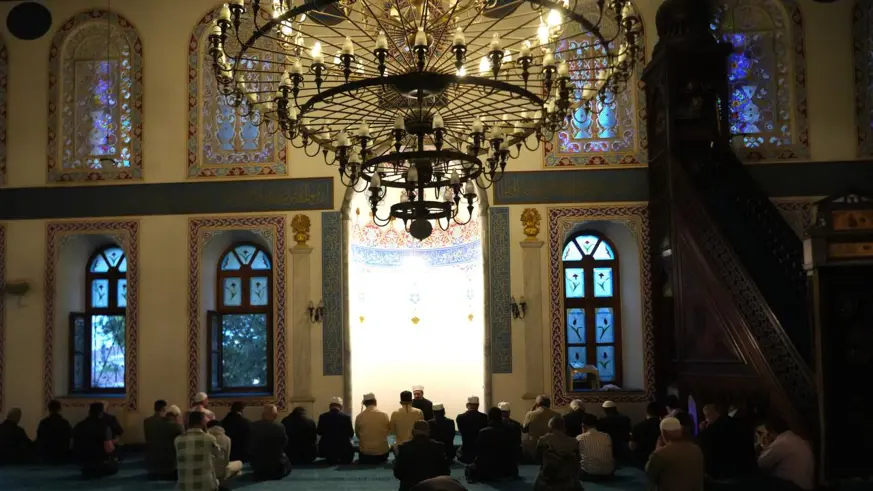 Şehitler ve Filistinliler için sabah namazında tüm camilerde dua edildi