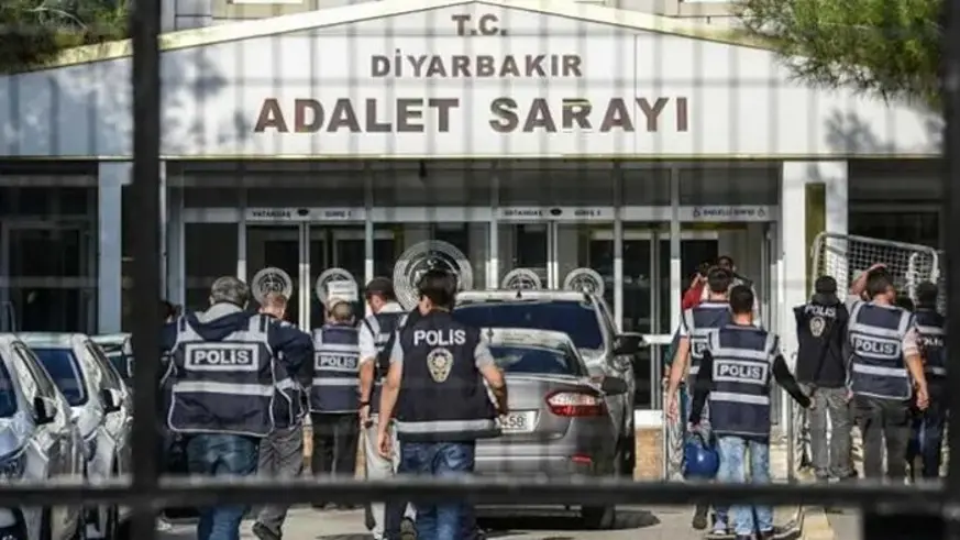 Diyarbakır'daki terör örgütü PKK/KCK operasyonunda 6 şüpheli tutuklandı; Tutuklananlar arasında HDP Ergani Belediye Başkanı Ahmet Kaya'da var!