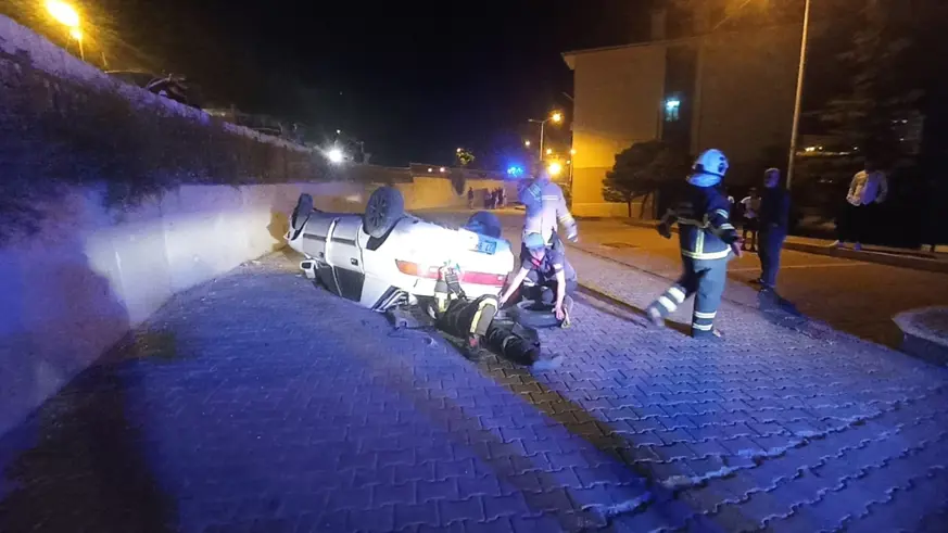 Diyarbakır-Mardin Karayolunda otomobil takla attı: 3 yaralı