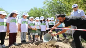 Diyarbakır'da fidanlar miniklerin eliyle toprakla buluştu