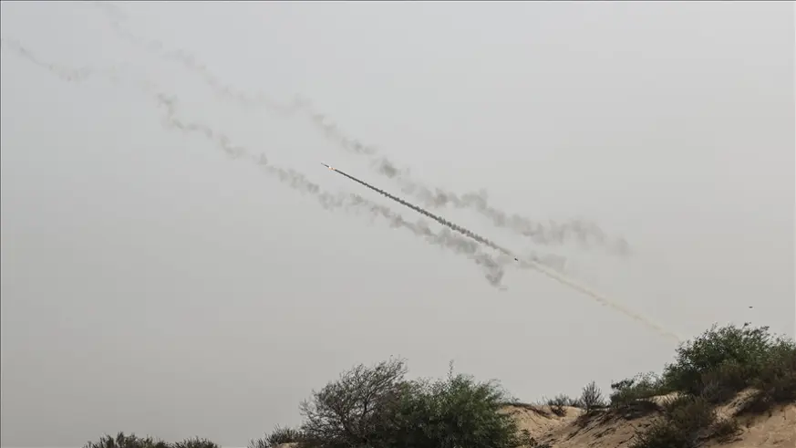 Filistin direniş grupları, Gazze kentinde İsrail askerleri ile araçlarını hedef aldı