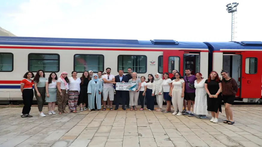 Turistik Tatvan Treni'nin genç yolcuları seyahatlerini güzel anılarla tamamladı