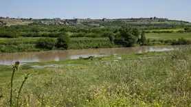 Cizreli kadınlar el emeği ürünlerini Dicle Nehri kenarında sergiledi