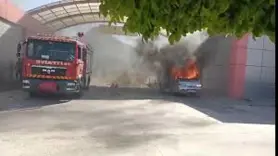Mardin'de park halindeki kamyonet yandı
