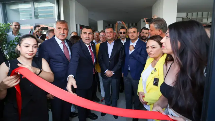 Özel, Adana Büyükşehir Belediye Başkanı Karalar'ı ziyaret etti