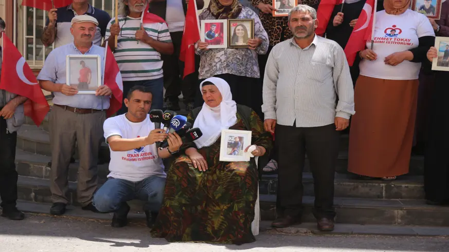 Diyarbakır annelerinin evlat nöbetine bir aile daha katıldı