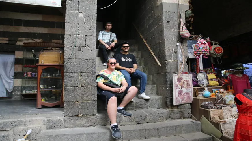 Yurtlar ücretsiz olunca gençler sıcak havaya rağmen Diyarbakır'ı tercih etti