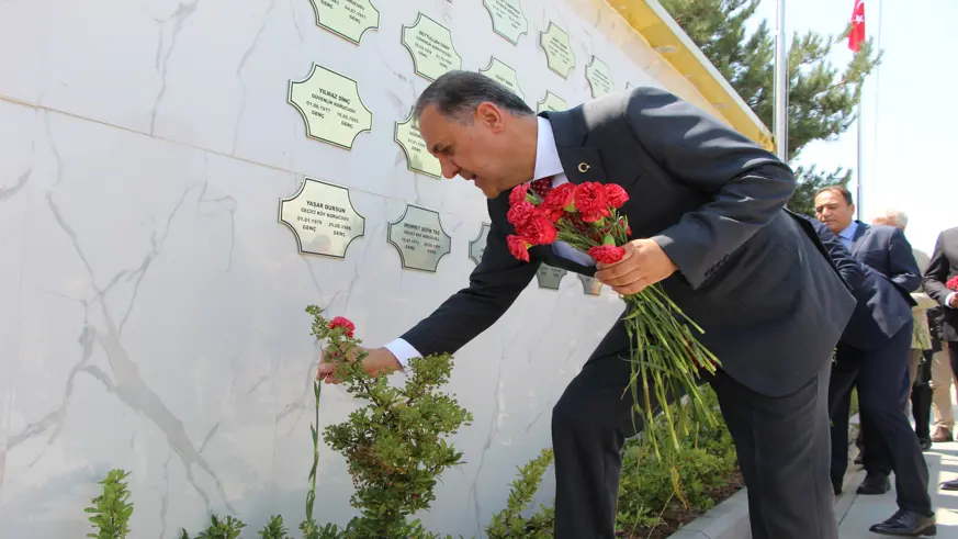  Bingöl'de 15 Temmuz nedeniyle şehitlik anıtı ziyaret edildi