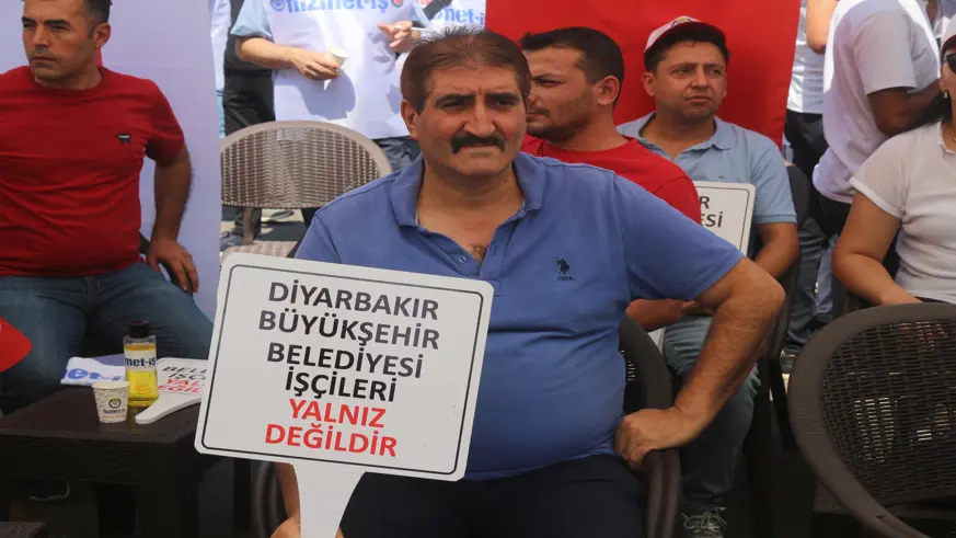 HAK-İŞ Genel Başkanı Arslan, DEM'li belediyelerin işten çıkardığı çalışanlarla bir araya geldi