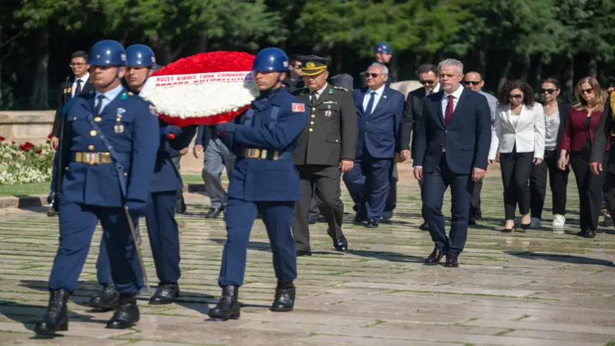 KKTC'nin Ankara Büyükelçisi Korukoğlu, Anıtkabir'i ziyaret etti