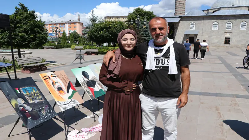 İstanbul'dan gelen baba kız, çizdikleri resimlerle il il gezip İsrail'in Filistin'e soykırımını anlatıyor; Şimdi ki durakları Diyarbakır