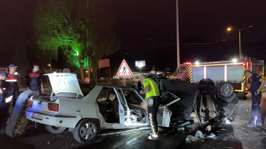 Aydın'da iki otomobilin çarpıştığı kazada 1 kişi öldü, 6 kişi yaralandı