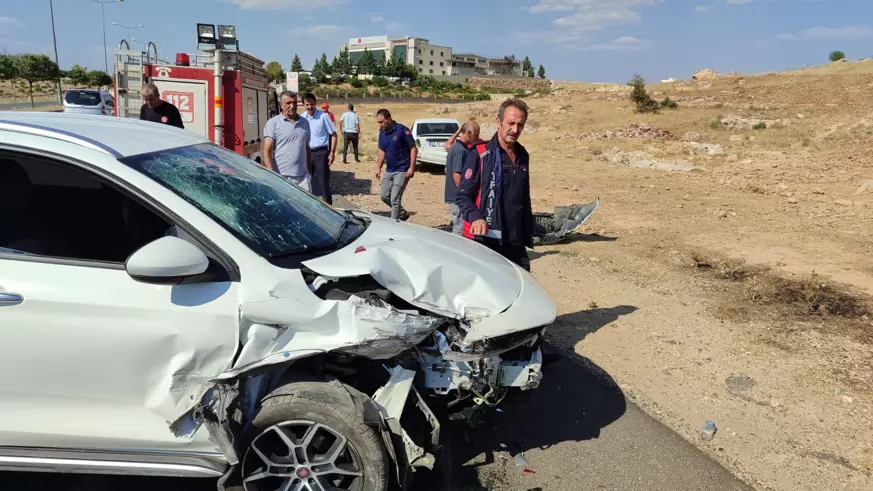 Mardin’de iki otomobil çarpıştı: 6 yaralı