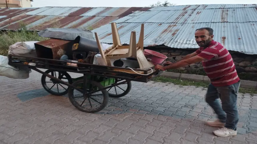 Hem çevre kirliliğini önlüyor hem de parasını kazanıyor; Diyarbakır’dan Varto’ya uzanan azim 