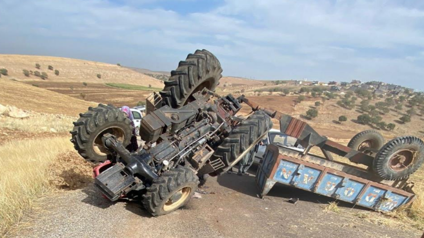 Diyarbakır'da traktör devrildi: 3 yaralı
