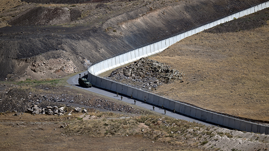 Türkiye'nin kara sınırlarının yaklaşık yüzde 44'üne güvenlik duvarı örüldü