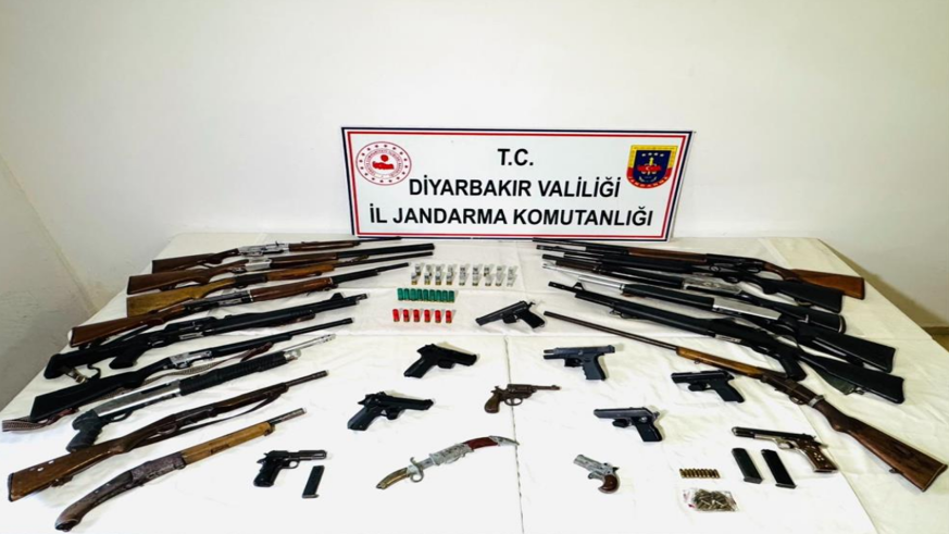 Jandarma ekiplerinden silah ve kaçakçılık operasyonu