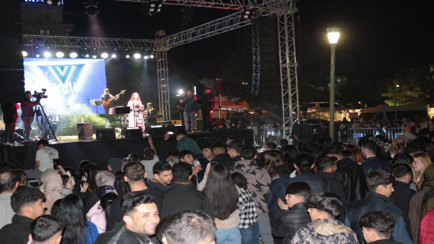Cizre’de Rojin konser verdi
