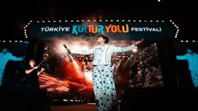 Şarkıcı Aydilge, Antalya Kültür Yolu Festivali'nde konser verdi