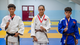 Şampiyonalarda derece için minderde ter döküyorlar