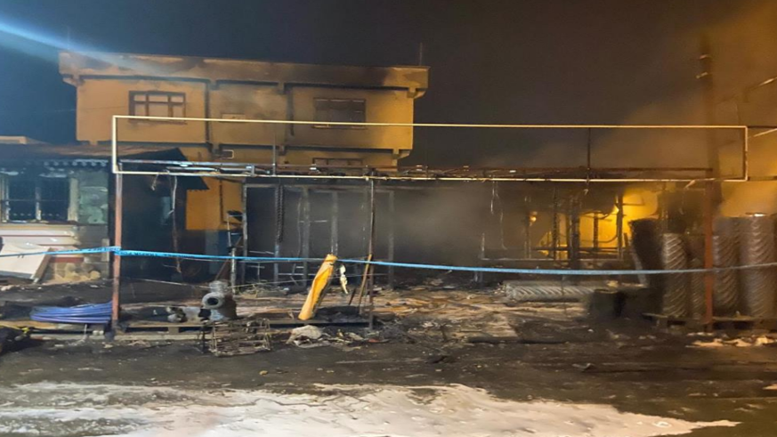 Diyarbakır’da hırdavat dükkanı alevlere teslim oldu