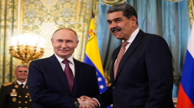 Putin, Maduro ile telefonda görüştü