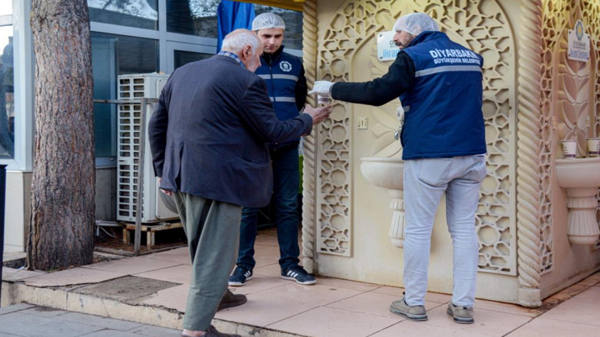 İkram çeşmesinden binlerce vatandaş yararlanıyor