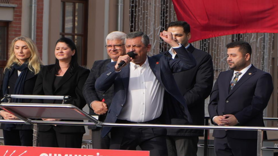 Yunanistan'a övgü, Türkiye'ye eleştiri