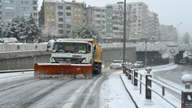 Tuzlama ve kar küreme çalışması