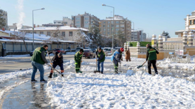 Kar ve buzlanmaya karşı kaldırım temizliği