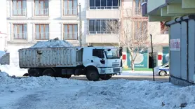 Bingöl Karlıova'da biriken kar ilçe dışına taşınıyor