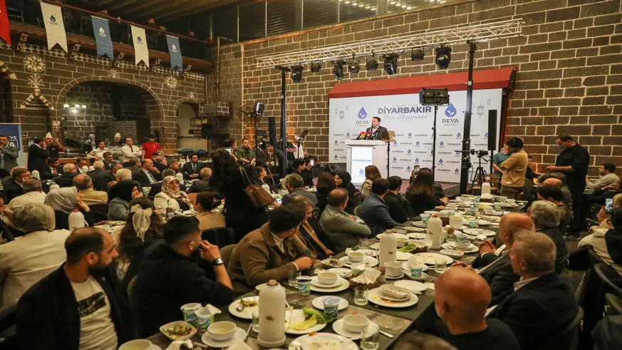 Ali Babacan, Diyarbakır'da iftar programına katıldı