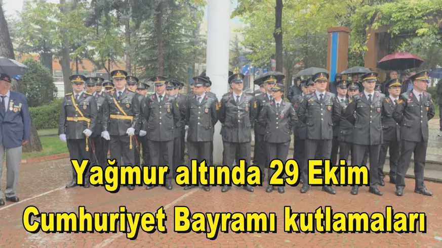 Yağmur altında 29 Ekim  Cumhuriyet Bayramı kutlamaları