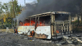 Rusya Ukrayna'da otobüs durağını vurdu
