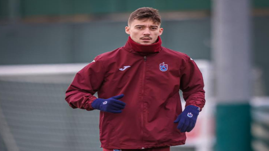 Ernest Muçi gollerine kupada da devam etti