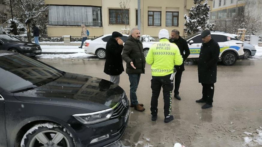 DEM Partili belediye başkanının resmi aracına haciz