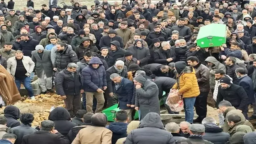 Buz tutan gölette cesetleri bulundu