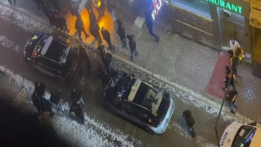 Eğlence mekanında bıçaklı ve sopalı kavga