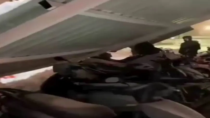 Dicle Üniversitesi'ndeki yurdun otopark çatısı çöktü