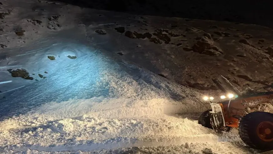 Van-Bitlis karayoluna çığ düştü