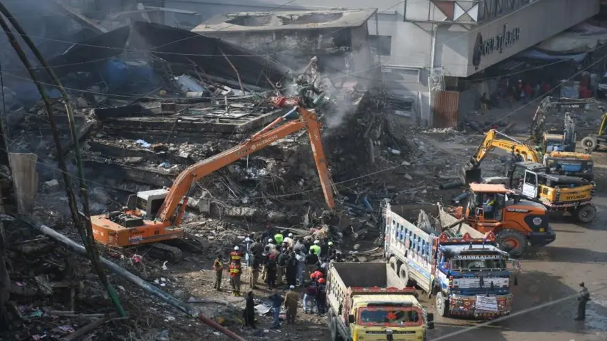 Pakistan’daki AVM yangını