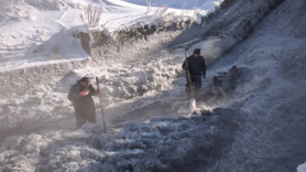 Eksi 30 derece soğukta 'buz kırma' mesaisi