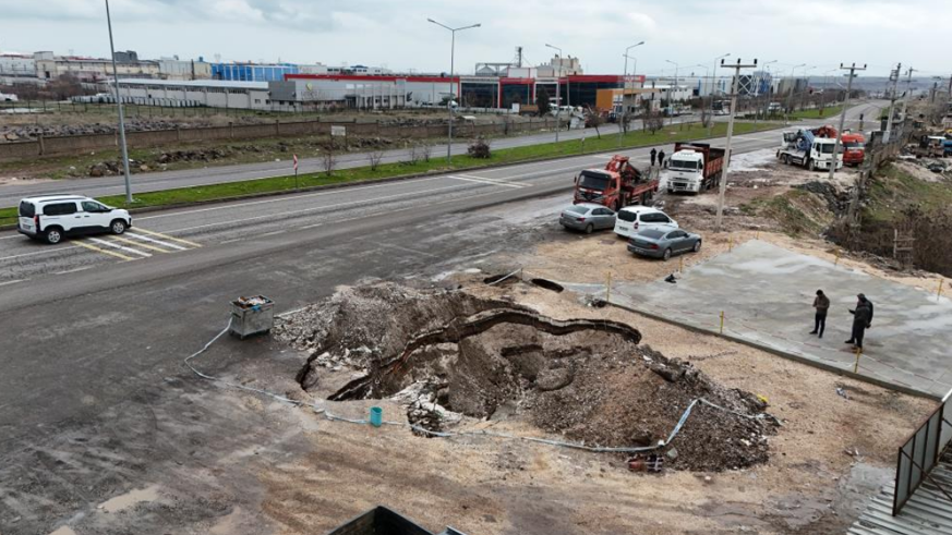 Dev çukur dronla görüntülendi