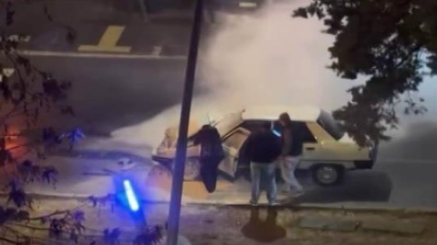 Kazaya karışan araçlardan biri alev aldı