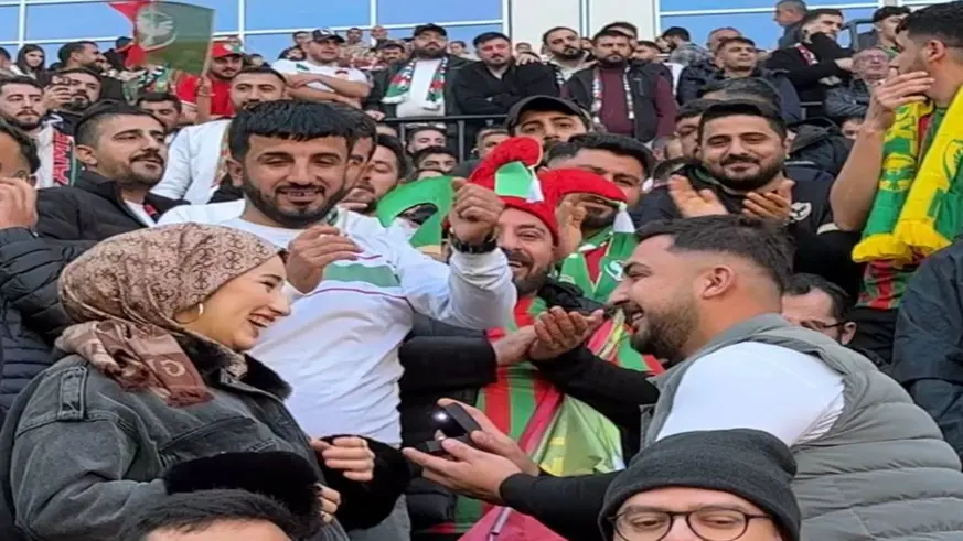 Amed Sportif Faaliyetler maçı öncesi tribünde sürpriz teklif