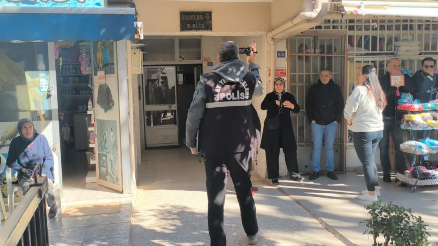 Yanındaki kadını öldürüp aynı silahla intihar etti