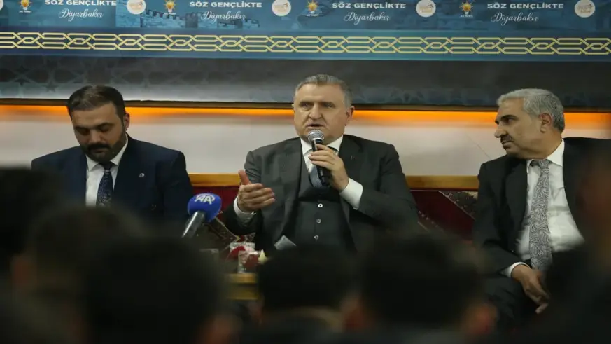 Bak, gençlerle buluştu