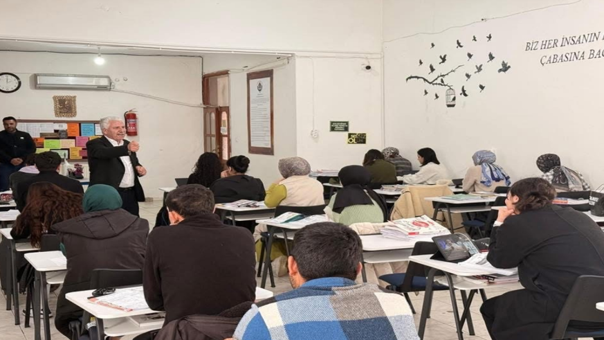 Belediye Etüt Merkezinde öğrencilerle bir araya geldi