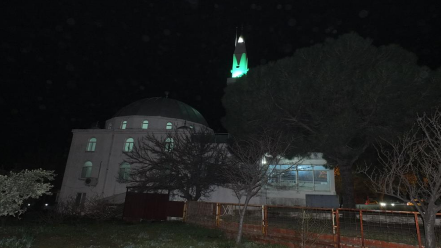 3 dakika erken okunan ezan kafaları karıştırdı