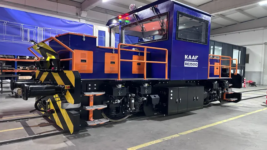 Bataryalı manevra lokomotifi